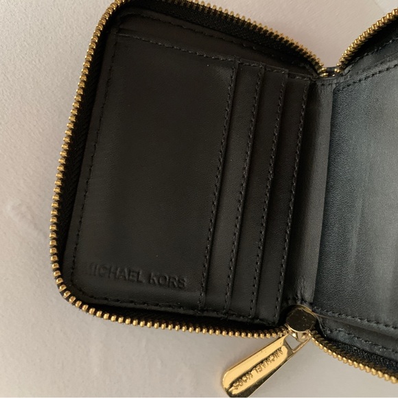 Michael Kors Black Jet Set Zip Around Bifold Wallet - Picture 3 of 9